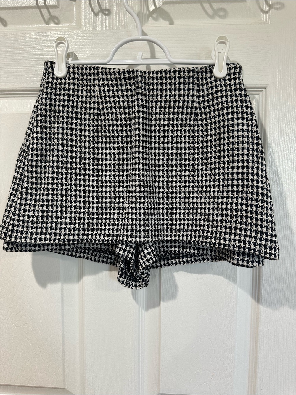 Women Zara Skorts - Black & White Small